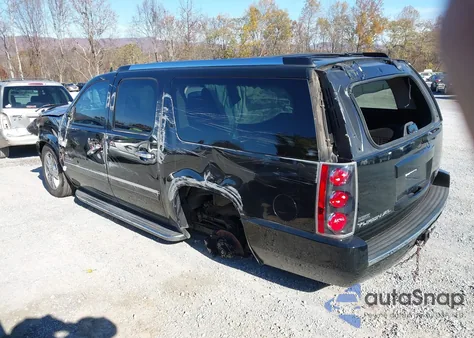 2010 GMC Yukon Xl 1500 Denali z USA, uszkodzony, nr VIN 1GKUCMEF8AR175871